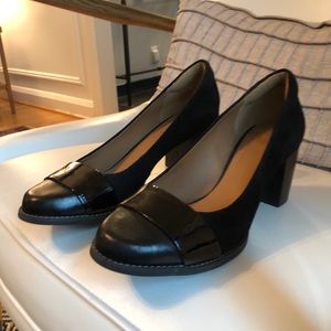 Clark’s Tarah Brae heel. Black leather/suede